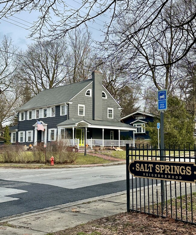 Building Photo - 201 Salt Springs Rd