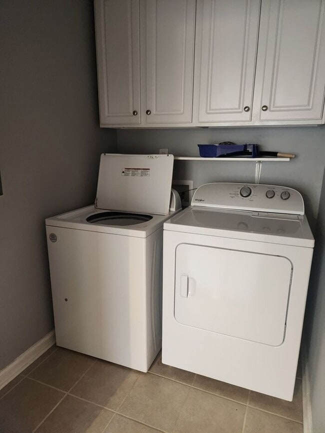 Photo - Lovely 2 Bedroom Bath