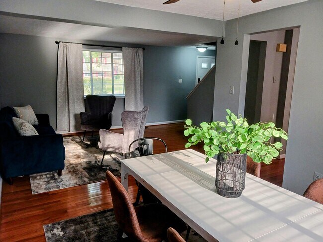 Living/Dining 1 - 2167 Briarwood Dr House