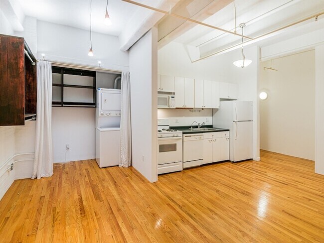 42 Chauncy St Unit 5D