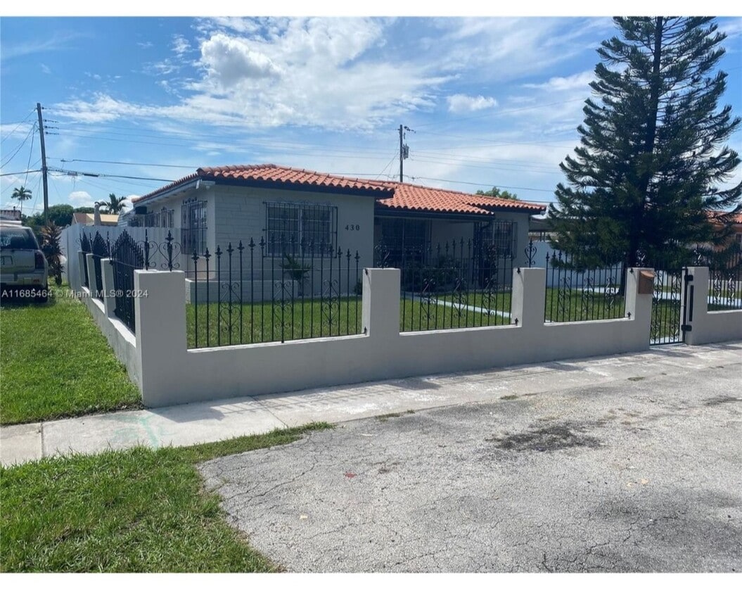 Photo - 430 W 42nd St (Hialeah, FL)