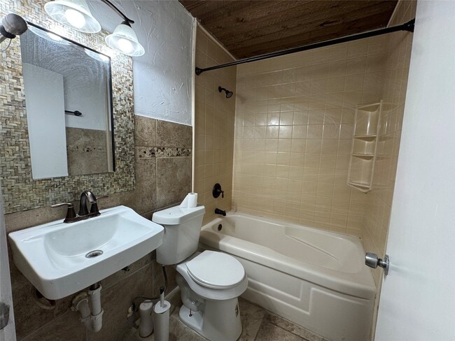 Photo - 8308 Lenore St