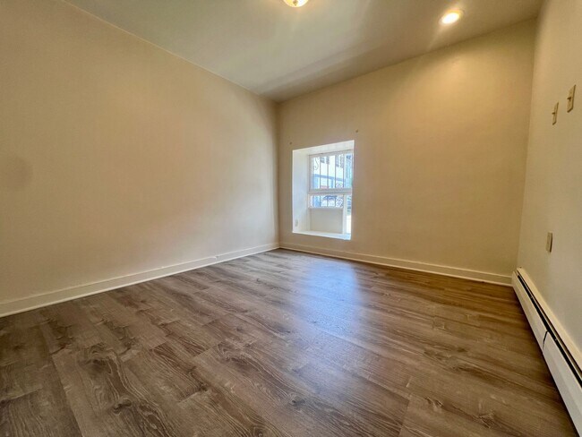 Photo - Spacious 2 Bedroom in Oakland! Equipped Ki... Unit 1F