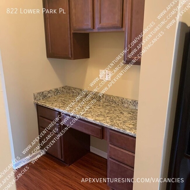 Photo - 822 Lower Park Pl