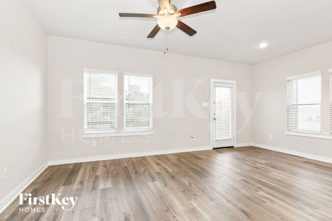 341 N Centro Cir