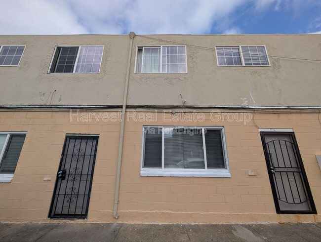 Building Photo - 1247 23rd St Unit D