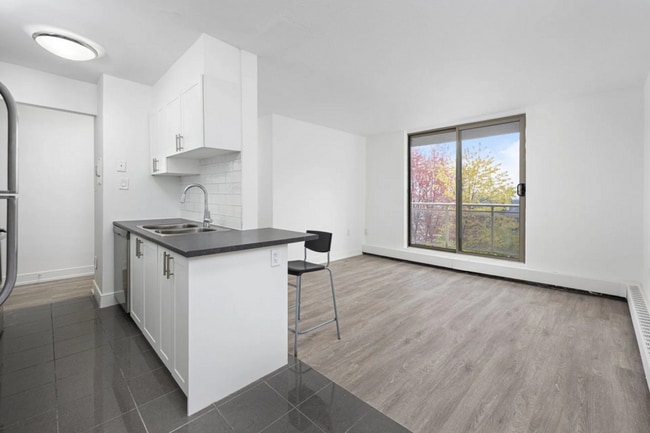 Building Photo - 150 Market St