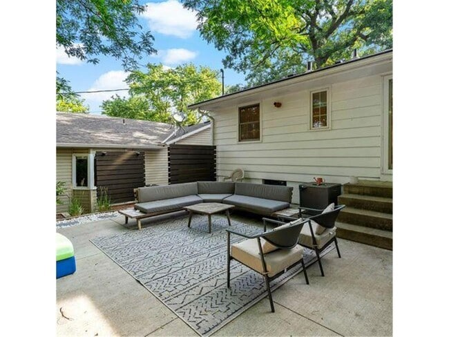 Photo - 4520 Vandervork Ave