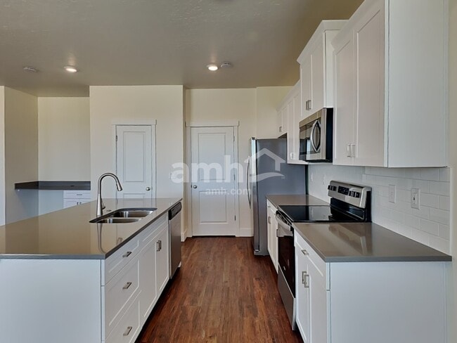 Photo - 6634 Spriggel St