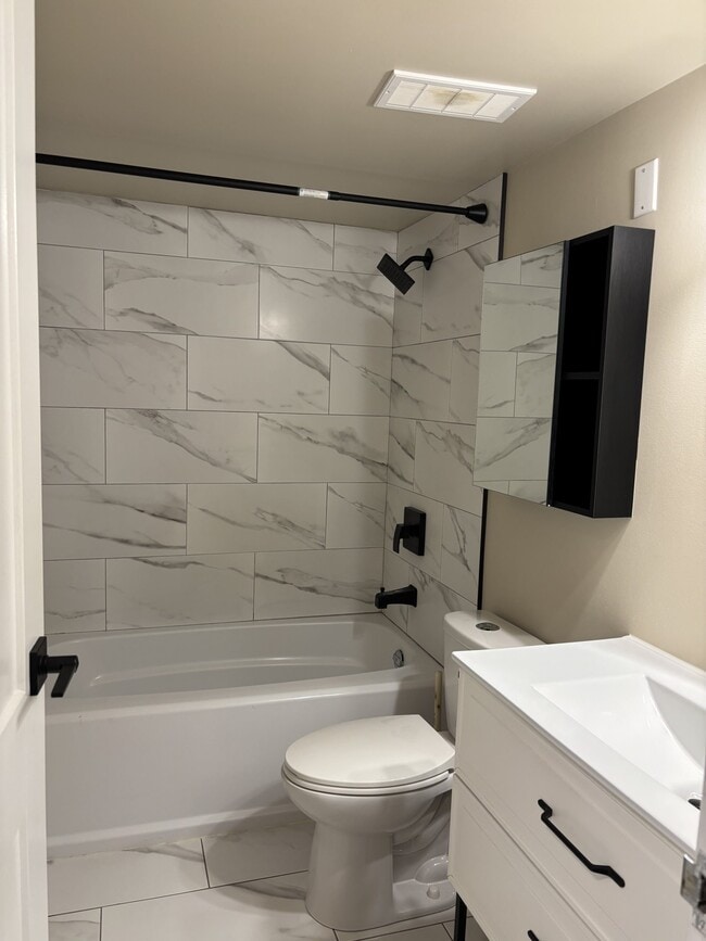 Photo - 18 Schemmer Bay