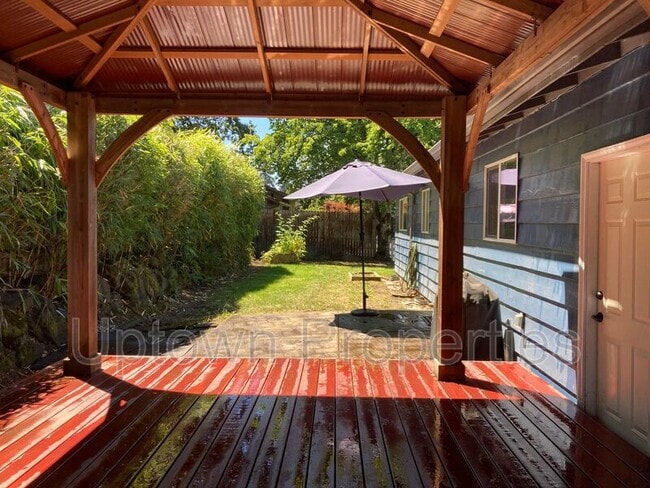 Photo - 16620 SW Oak St