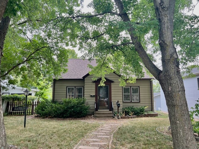 Photo - 221 7th Ave N