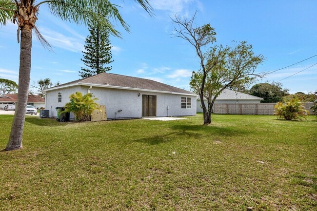 Photo - 2502 SE Caladium Ct