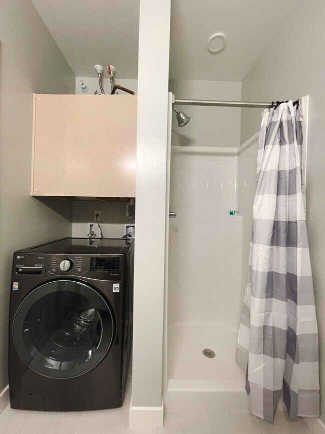 Photo - 2530 University Ave Unit SI ID1036853P