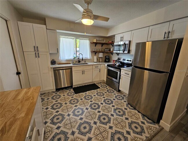 Photo - 6442 Colonial Dr