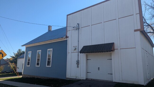 170 E Main St