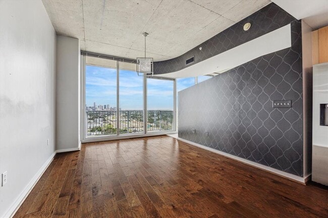 Photo - 5925 Almeda Rd Unidad 12015 Rental