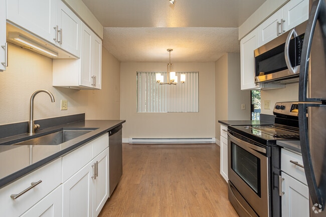 1BR, 1BA - 750SF - Martin at Meadowdale