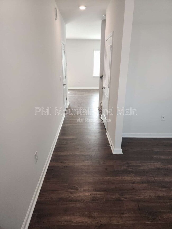 Photo - 92 Queen Vly Wy