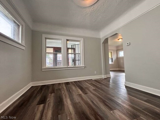 Photo - 907 Rondel Rd