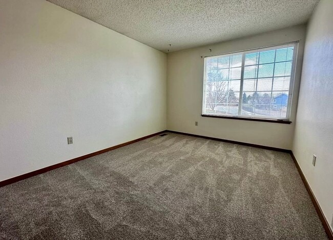 Photo - 10606 Kipling Way