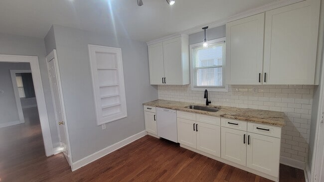 Building Photo - 37-39 N Chase