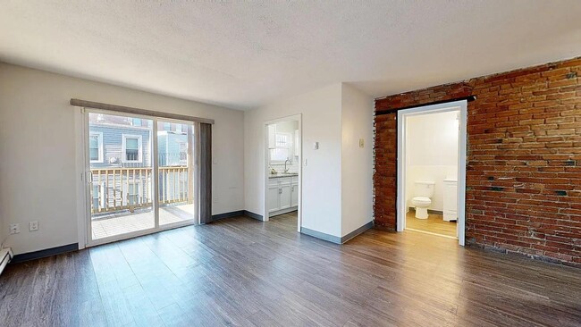 Photo - 298-300 Meridian - #2