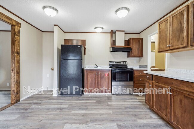 Photo - 111 S Cedar Dr House
