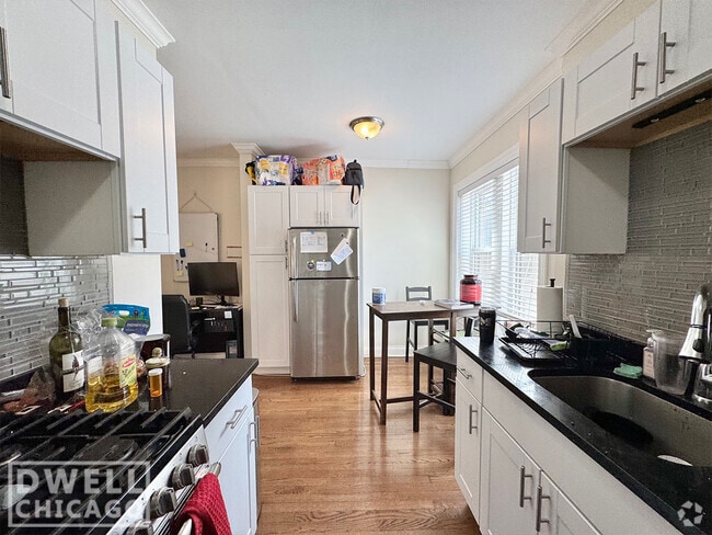 Building Photo - 3820 N Greenview Ave Unit 3821 - 3E Rental