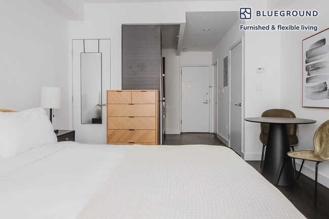 Photo - 666 West End Ave Unidad FL12-ID1738