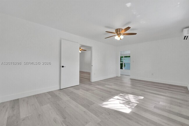 Photo - 5290 SW 4th St