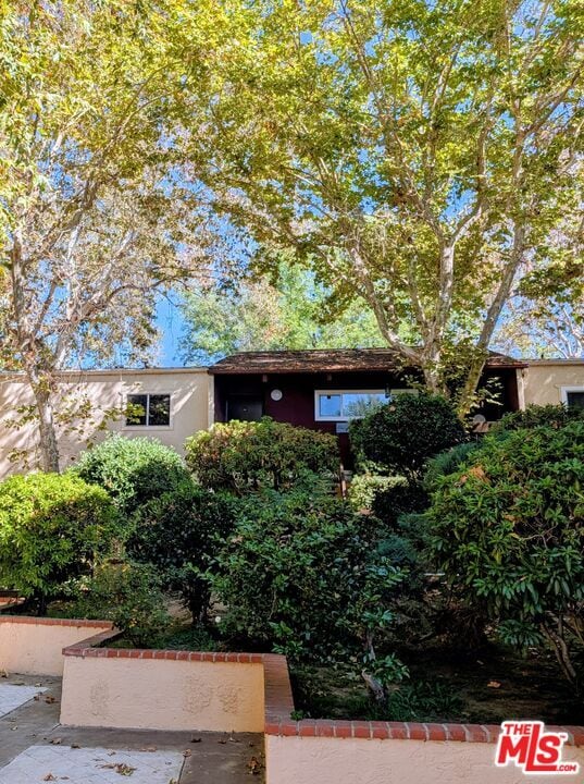 Building Photo - 18350 Hatteras St Unit 256