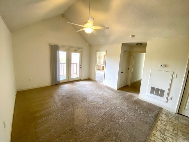 Photo - 833 Harts Cove Way