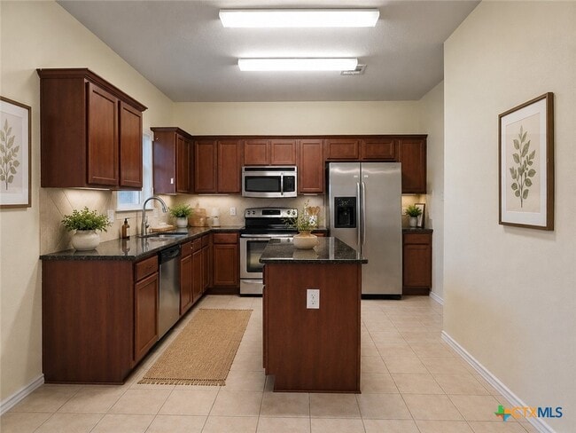 Photo - 5000 Willamette Ln