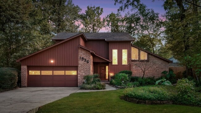 Building Photo - 1936 Foxtail Pl