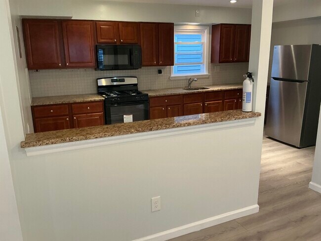 Photo - 10 W Grand St Unit 2
