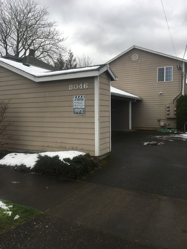 8046 NE Couch St Unidad 3