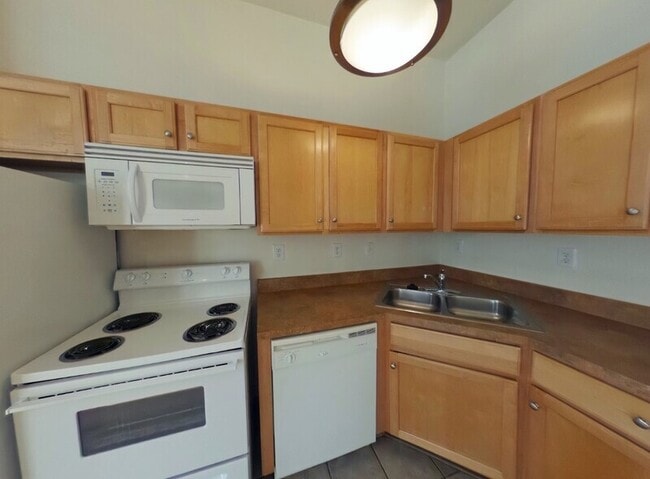 Building Photo - 301 Goshen St Unit 2B