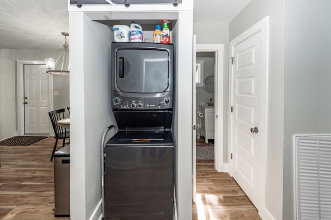 Photo - 1511 Larry St