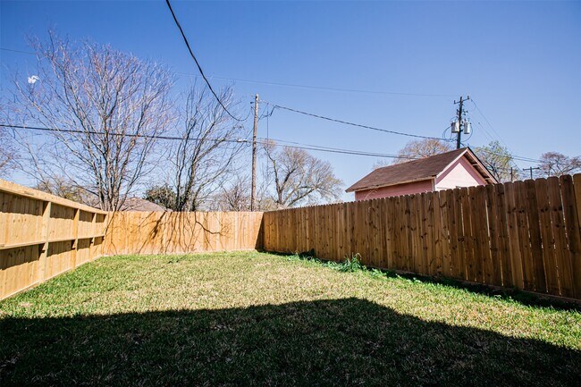 Photo - 5205 Bataan Rd Unit B