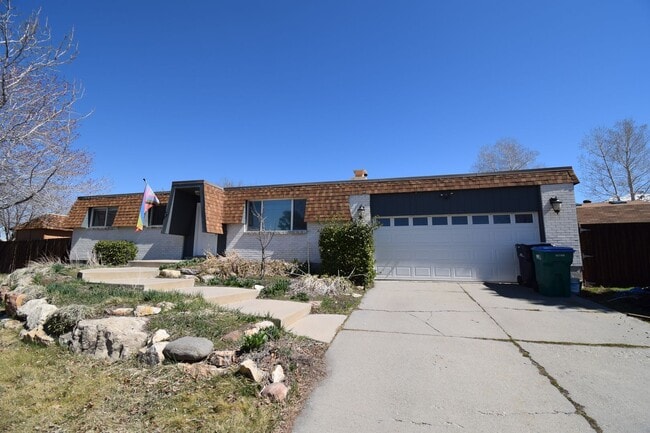 Photo - 5 Bedroom 3 Bathroom Home in Sandy!