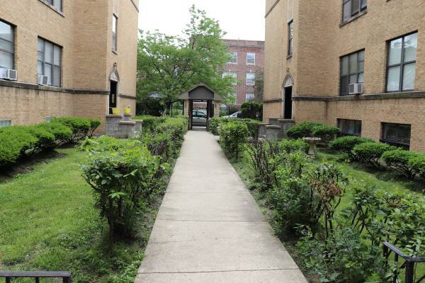 Courtyard - 4928 N Kedzie Ave Unit 2W Rental