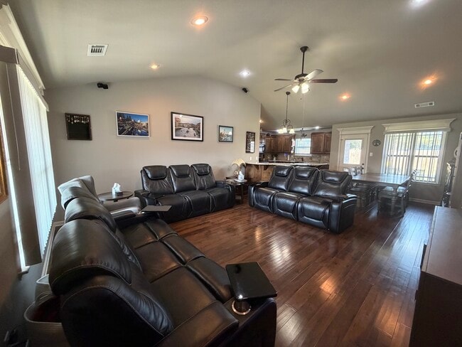 Photo - 12 Jaguar Dr