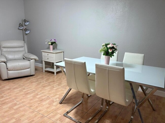 Photo - 102 Stratford N Unit A