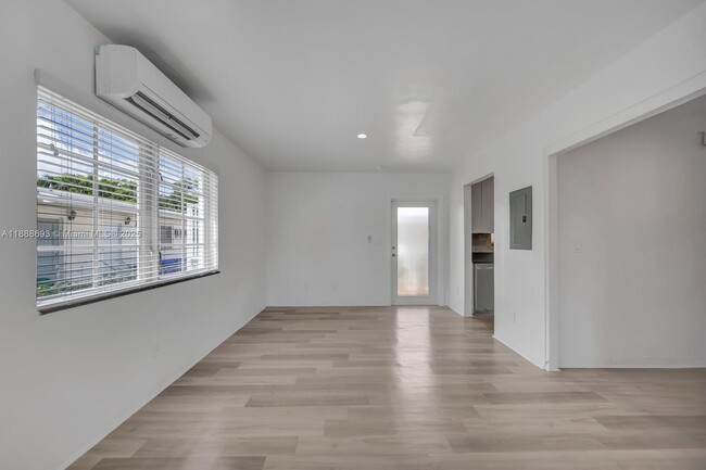 Photo - 570 NE 68th St Unidad 5