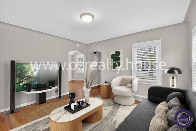 Photo - 110 Pasadena Blvd