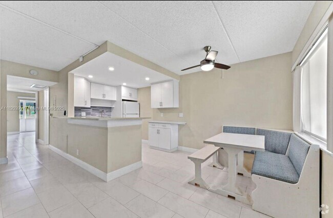 Building Photo - 100 Village Green Cir E Unit 111 Rental