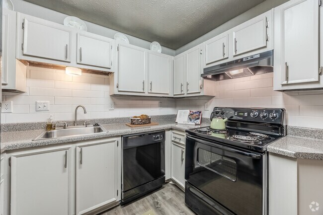 2BR, 2.5BA - 1018SF - Kitchen