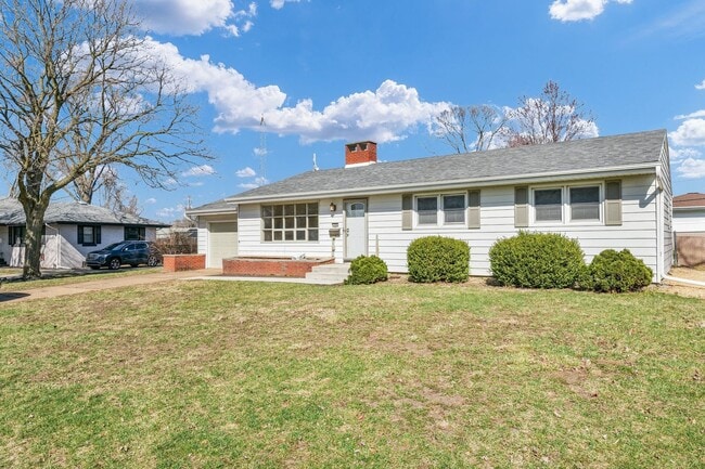 Building Photo - 220 Ivanhoe Way