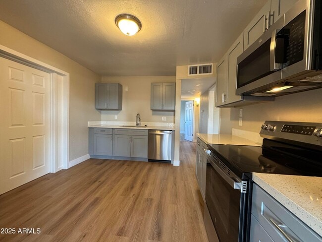 Building Photo - 2020 E Arbor Ave